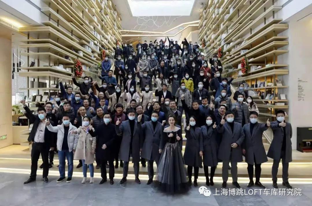 通州全国一百多人在华侨城汉口道6号参观研讨LOFT专利车库技术！